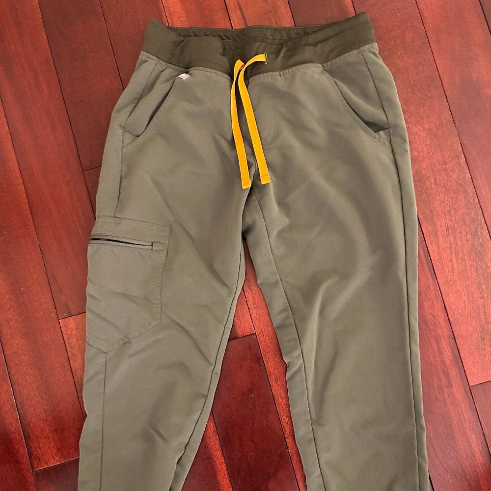 FIGS Women's Zamora - Petite Jogger Scrub Pants - XS - Petite / Moss color